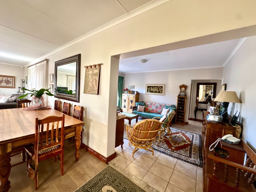 4 Bedroom Property for Sale in Fraaiuitsig Western Cape